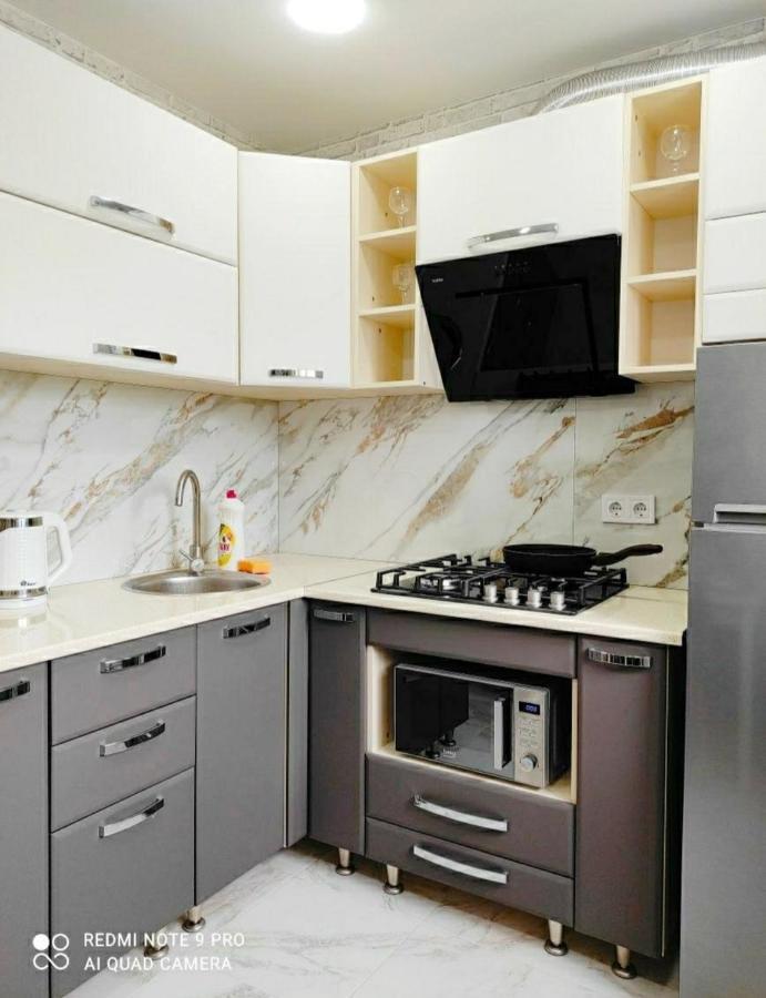 Стильная Vip Квартира В Центре Shostka Exteriör bild